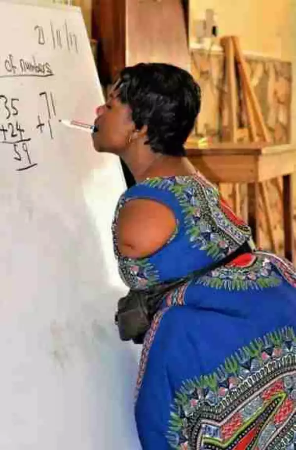Photo Of Armless Ghanaian Lady Teaching Maths & Writing With Her Mouth Goes Viral